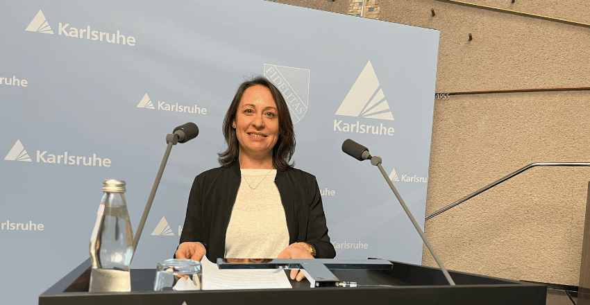 Sonja Döring hinter dem Rednerpult im Bürgersaal des Rathauses