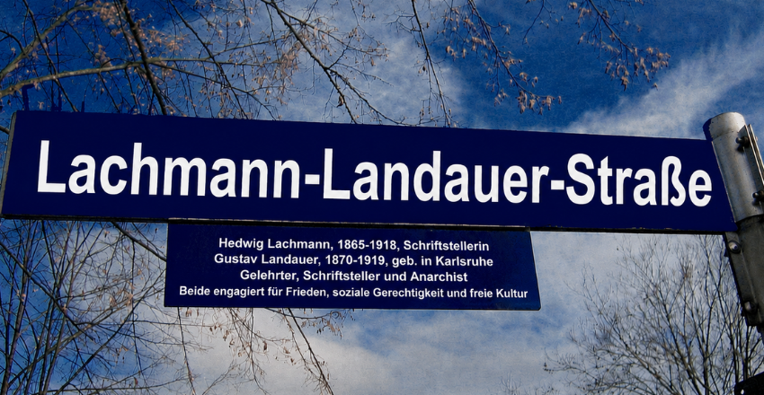 Lachmann-Landauer-Straße Schild auf blauem Himmelhintergrund